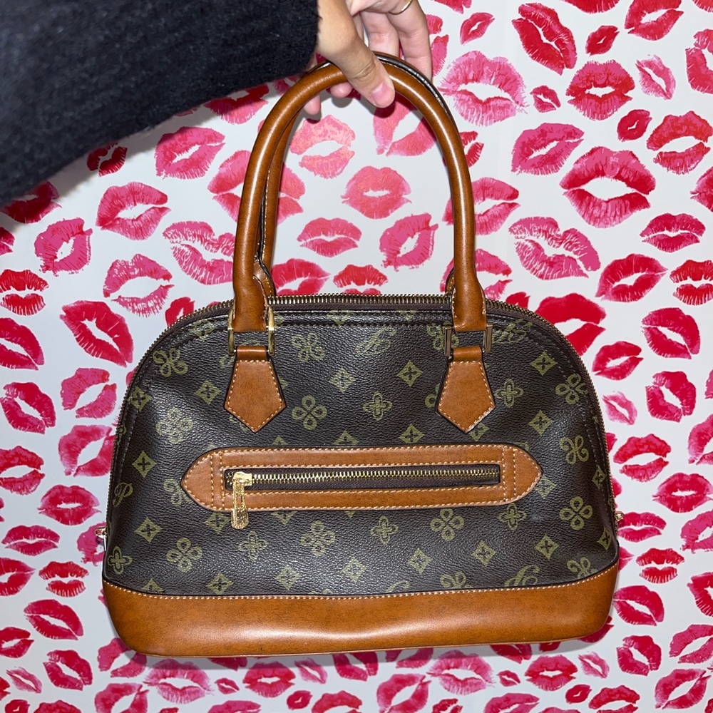 Brown Designer Hand Bag with 2 Straps and 1 Pocket / Zipper closure